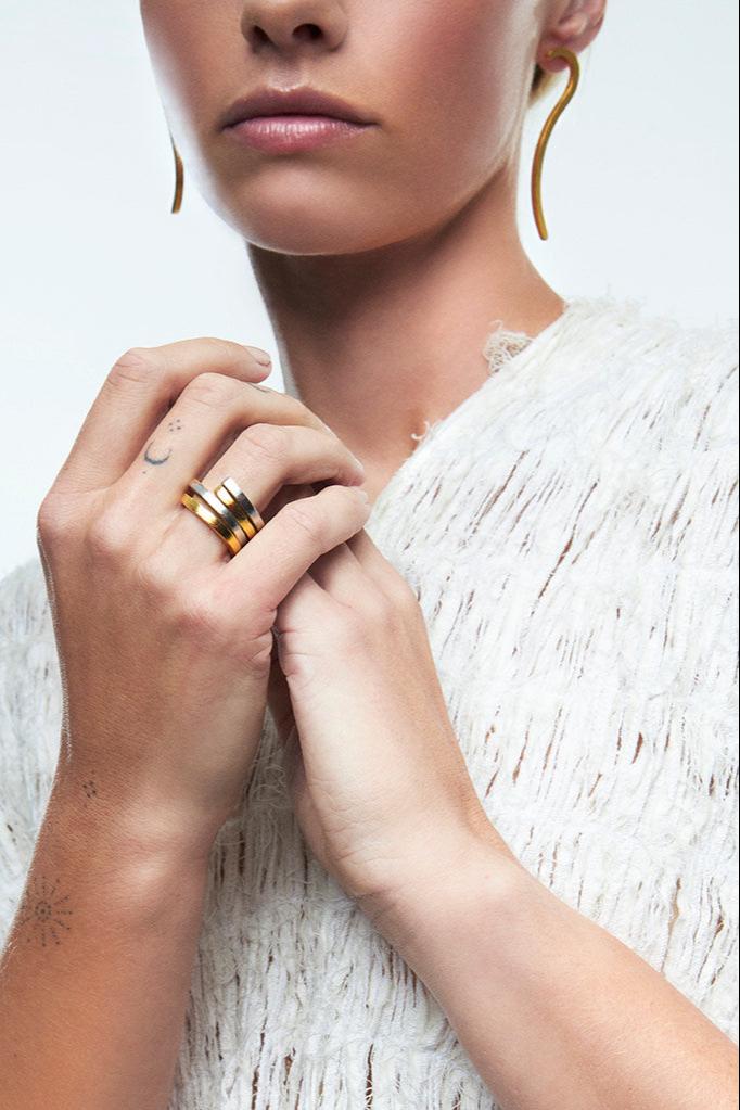 Minimal Curved II Earrings